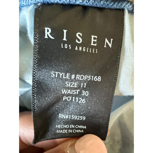 Risen Women’s High Rise Straight Leg Jeans Size 11/30 Frayed Hem Medium Wash - Picture 10 of 11